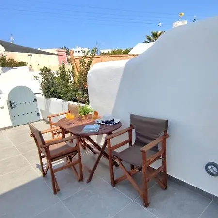 Volcan Secret Cave Karterados (Santorini)