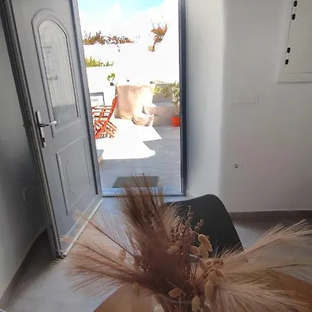 Volcan Secret Cave Karterados (Santorini)