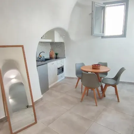 Volcan Secret Cave Karterados (Santorini)