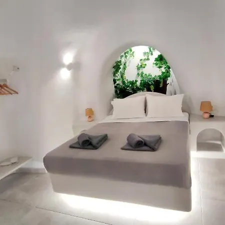 Volcan Secret Cave Karterados (Santorini)