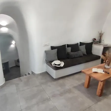 Volcan Secret Cave * Karterados (Santorini)