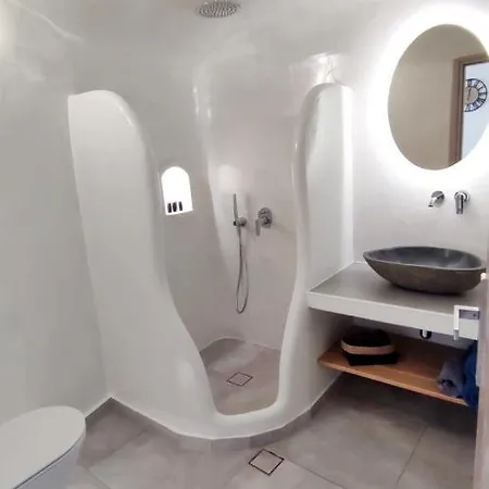 Volcan Secret Cave *