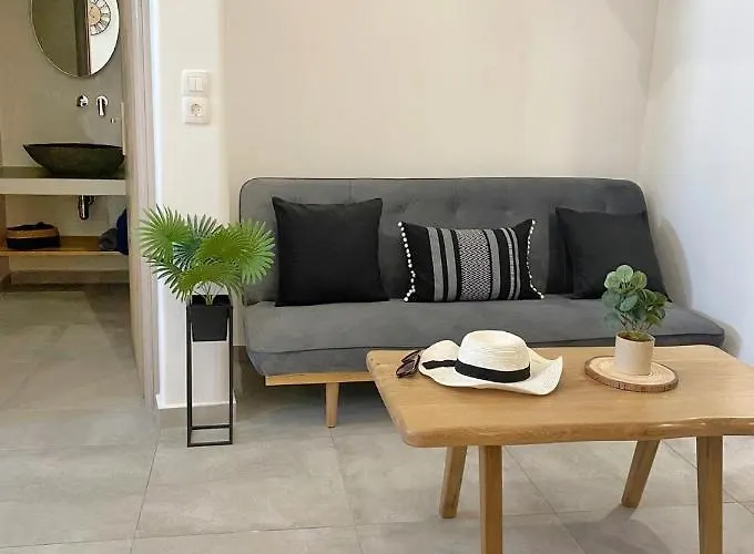 Volcan Secret Cave Karterados (Santorini)