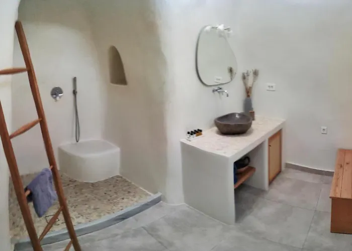 Volcan Secret Cave Καρτεράδος