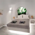 Volcan Secret Cave Karterados (Santorini)