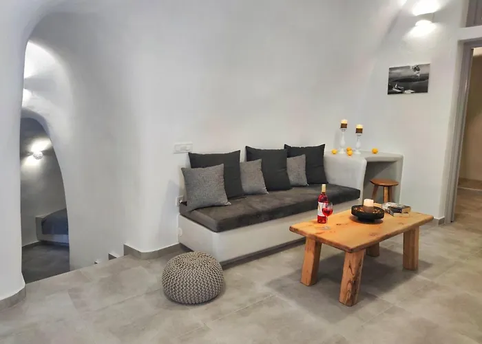 Volcan Secret Cave * Karterados (Santorini)